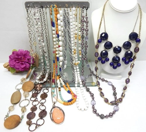 VINTAGE TO NOW FASHION COSTUME JEWELRY NECKLACE LOT ASSORTED TYPES & MATERIALS