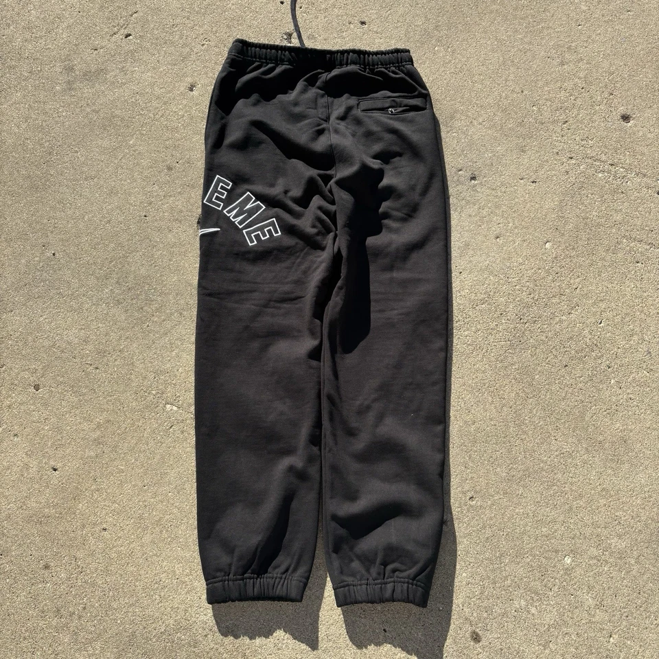 Pantalones deportivos Supreme x Nike negros talla mediana Foto 4 de 4