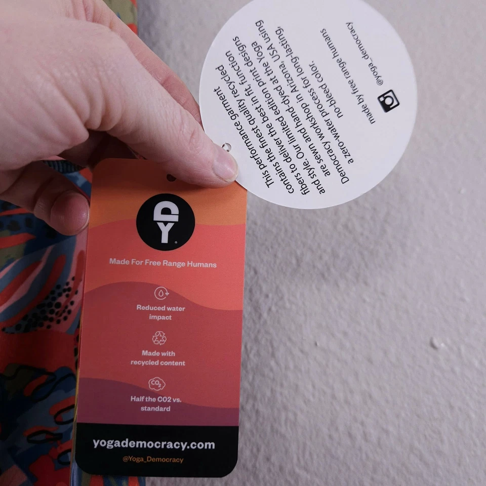 Leggings cortos de tiro alto Yoga Democracy para mujer XL rojo azul amarillo aves tropicales Foto 4 de 4