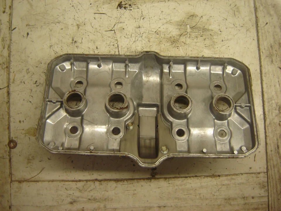 1988 HONDA CBR600F-A CYLINDER HEAD AND VALVE COVER - Image 2 of 2