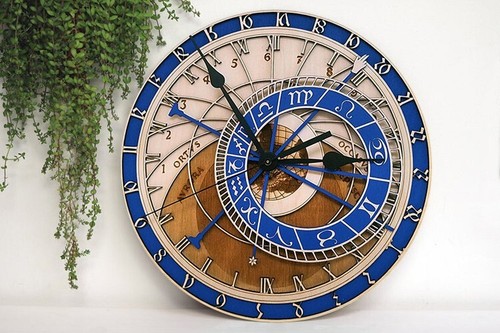 Antico Orologio Astronomico Praga in Colore Legno Decorazione Da Parete Limitato Regali Ceco Orloj - Foto 10 di 10