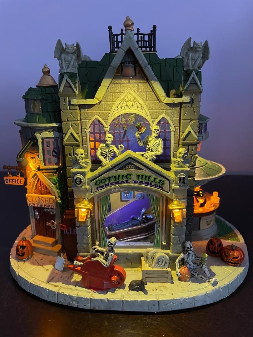 Lemax Spooky Town Gothic Hills Funeral Parlor Brand New- Lit