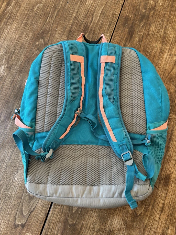 Mochila Land’s End para niños con parche Husky y varios compartimentos Foto 2 de 2