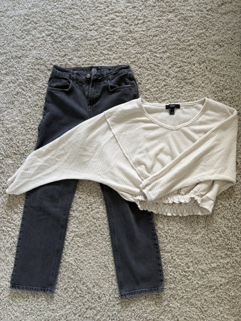 Lot of 2 Teens Outfits, Size Small, Pre-owned