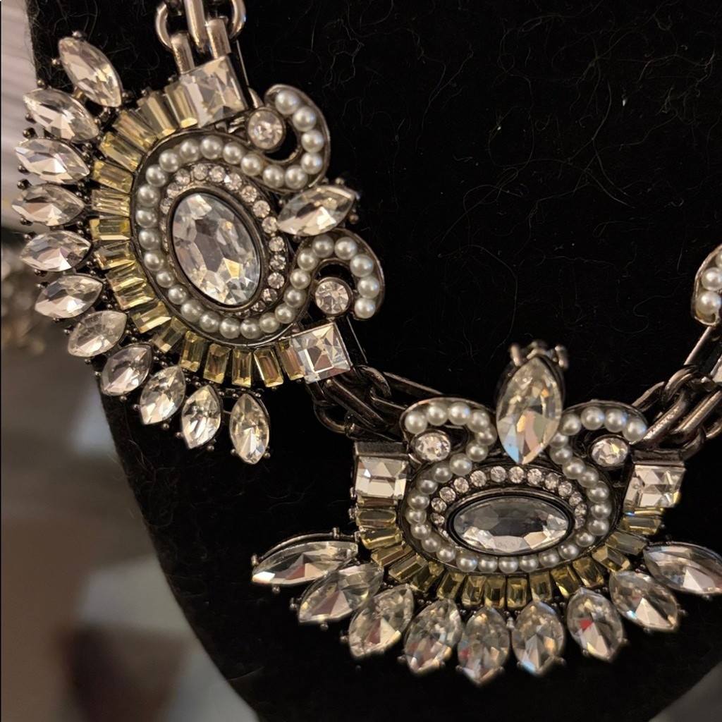 Bold, beautiful Rhinestone statement necklace, ap… - image 3