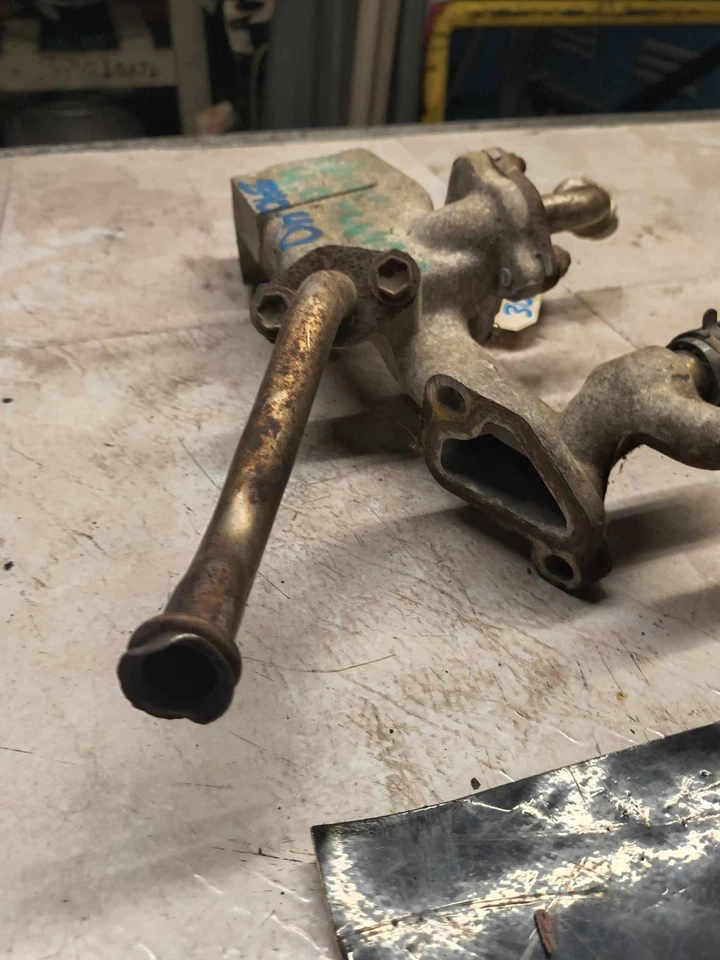 Carcasa termostato LEXUS LS400 91 Foto 3 de 4