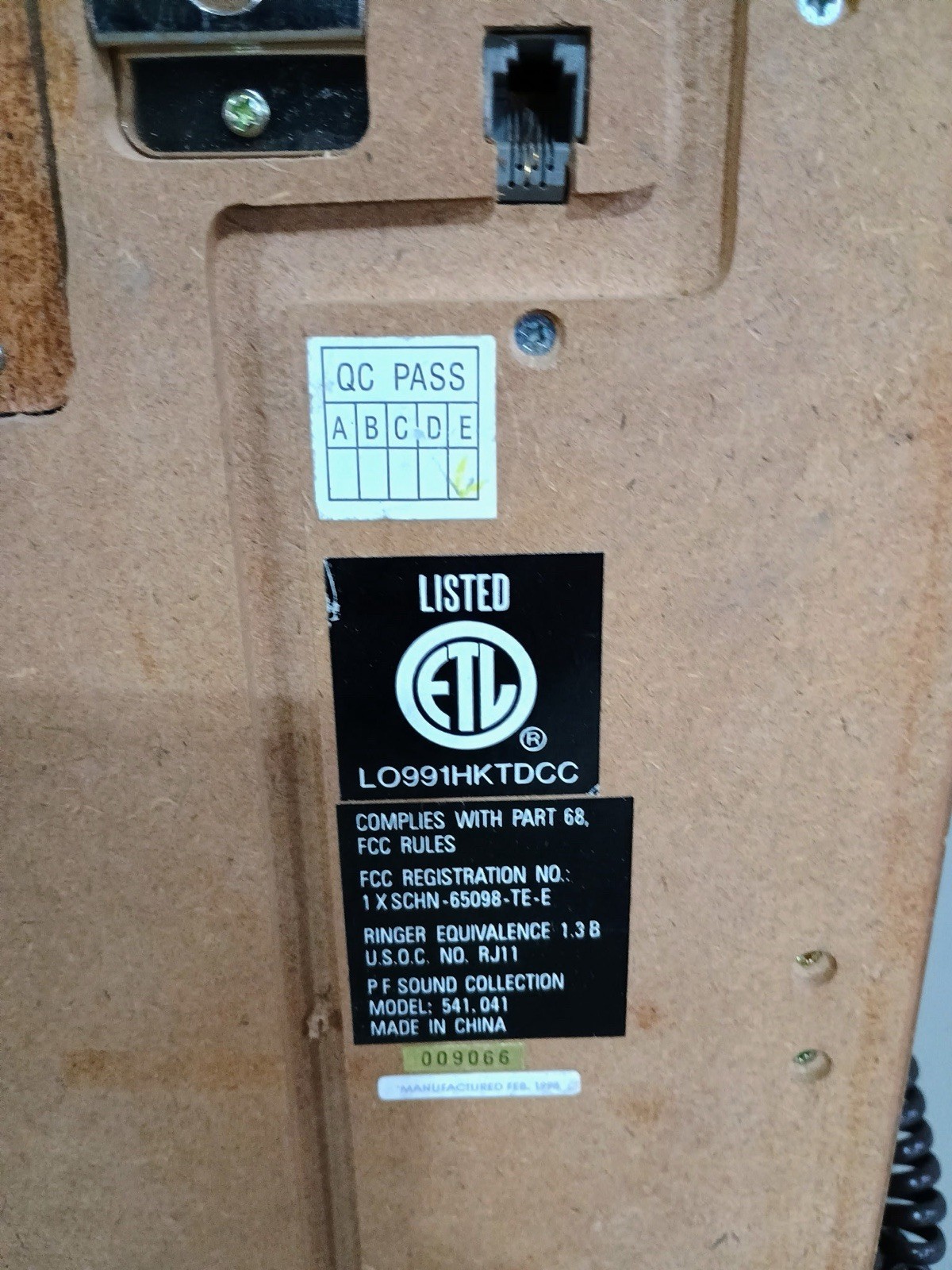 Thomas Collector's Edition 1927 Wooden Wall Telephone, model 541.041