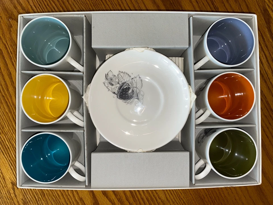 Wedgwood Susie Cooper Bone China 6 Cup & Saucer Set in Box Black Fruit NOS NIB - Image 2 of 4