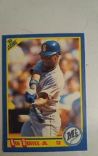 1990 SCORE KEN GRIFFEY JR CARD # 560 (BLUE DOT ON LOGO) baseball card
