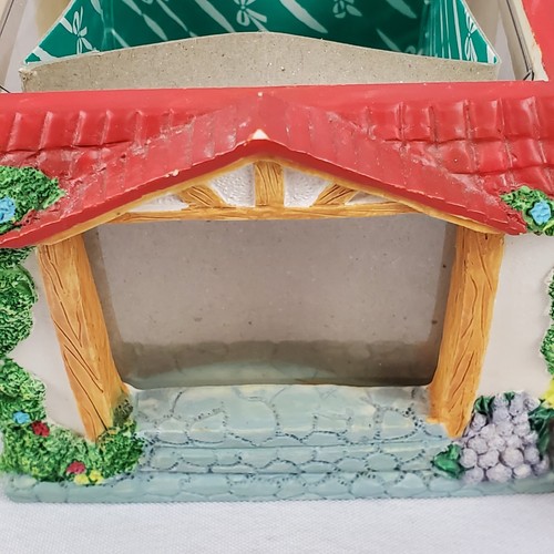 Vintage House 3D Picture Frame Resin 4 Sided Holds 2.5" x 2.5" Photos - Picture 10 of 12