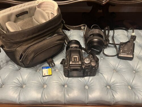 Olympus EVOLT E-500 8.0MP DSLR Camera w/ 40-150mm 14-45 Lens Battery Charger CF