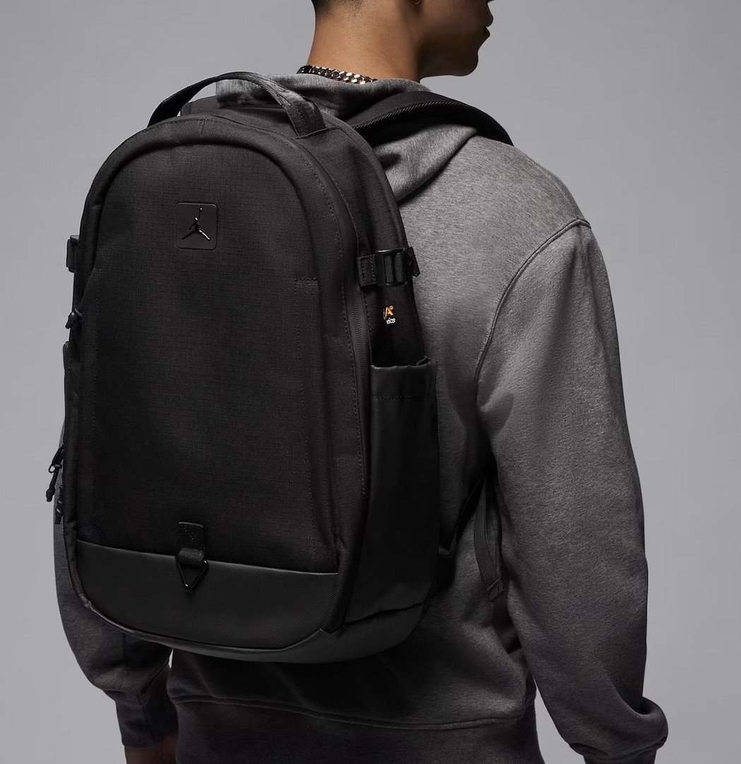 nike air max backpack black BA5860-010 Night Ops price=$50 to $100 Color:Anthracite/ Black Vapormax Shoes Nike Vapor body and lining are