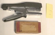 Bostitch B8HDP Xtreme Heavy Duty Plier Handheld Stapler with B8 Staples -TESTED