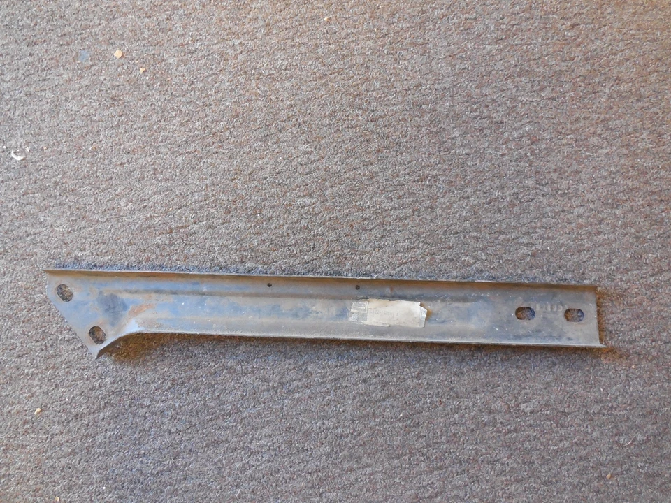 FORD MUSTANG 1965-1968 GUARDABARROS DELANTERO FALDÓN A TABLERO SOPORTE Foto 4 de 4