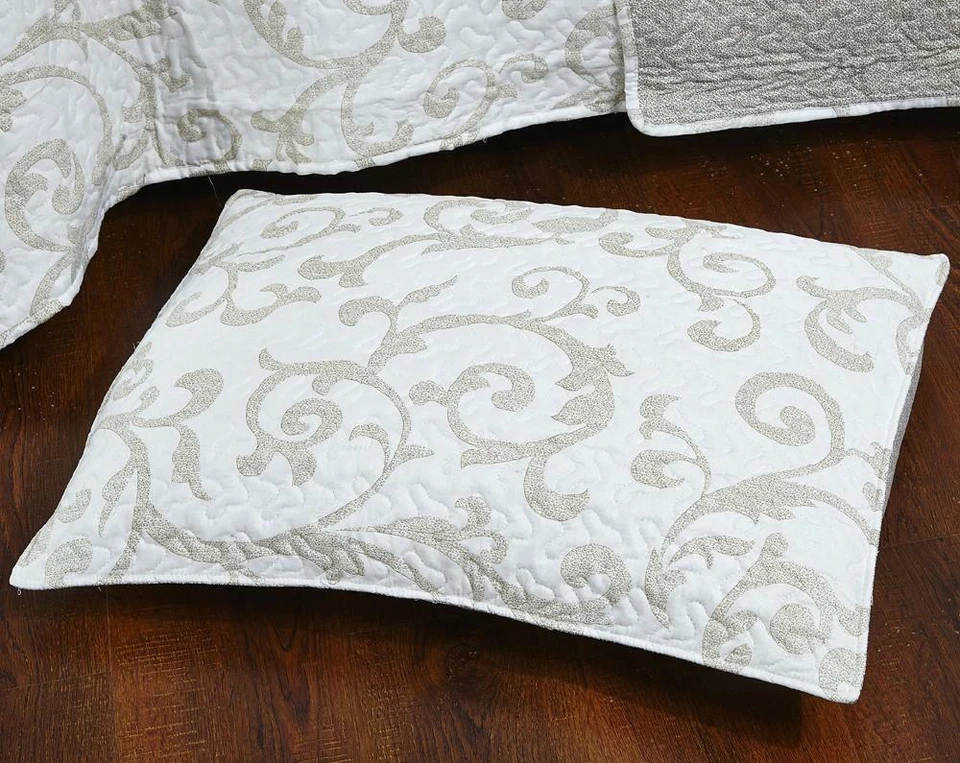 DaDa Bedding Damask Vineyard White Floral Freesia Elegant Coverlet Bedspread Set - Image 4 of 4