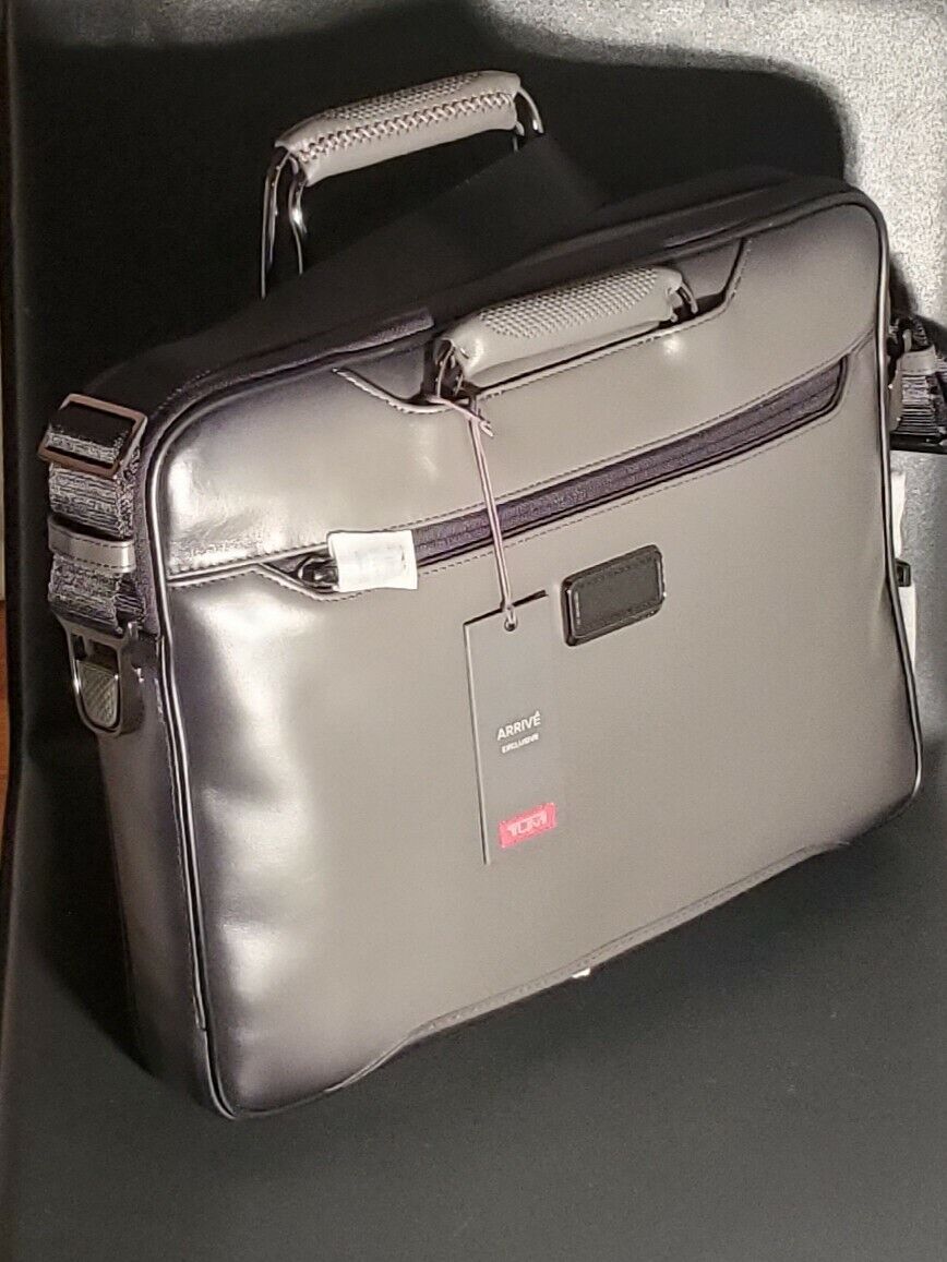 NWT Tumi Arrive Exclusive Hannover Slim Leather Briefcase NWT Tumi Arrive Exclusive Hannover Slim Leather Briefcase
