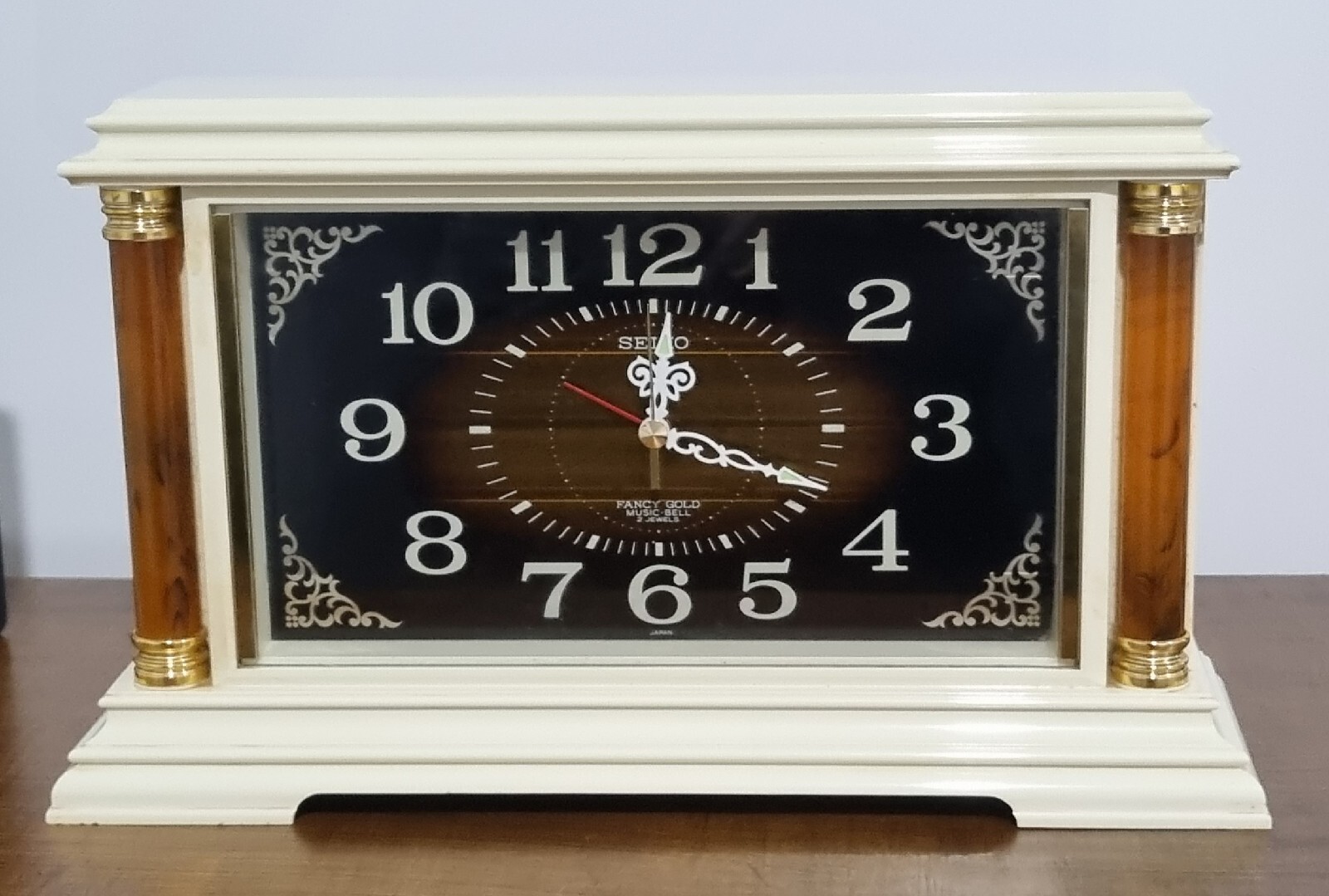 Seiko Fancy Gold Music Bell 2 Jewels Mantle Clock Made in Japan Vintage