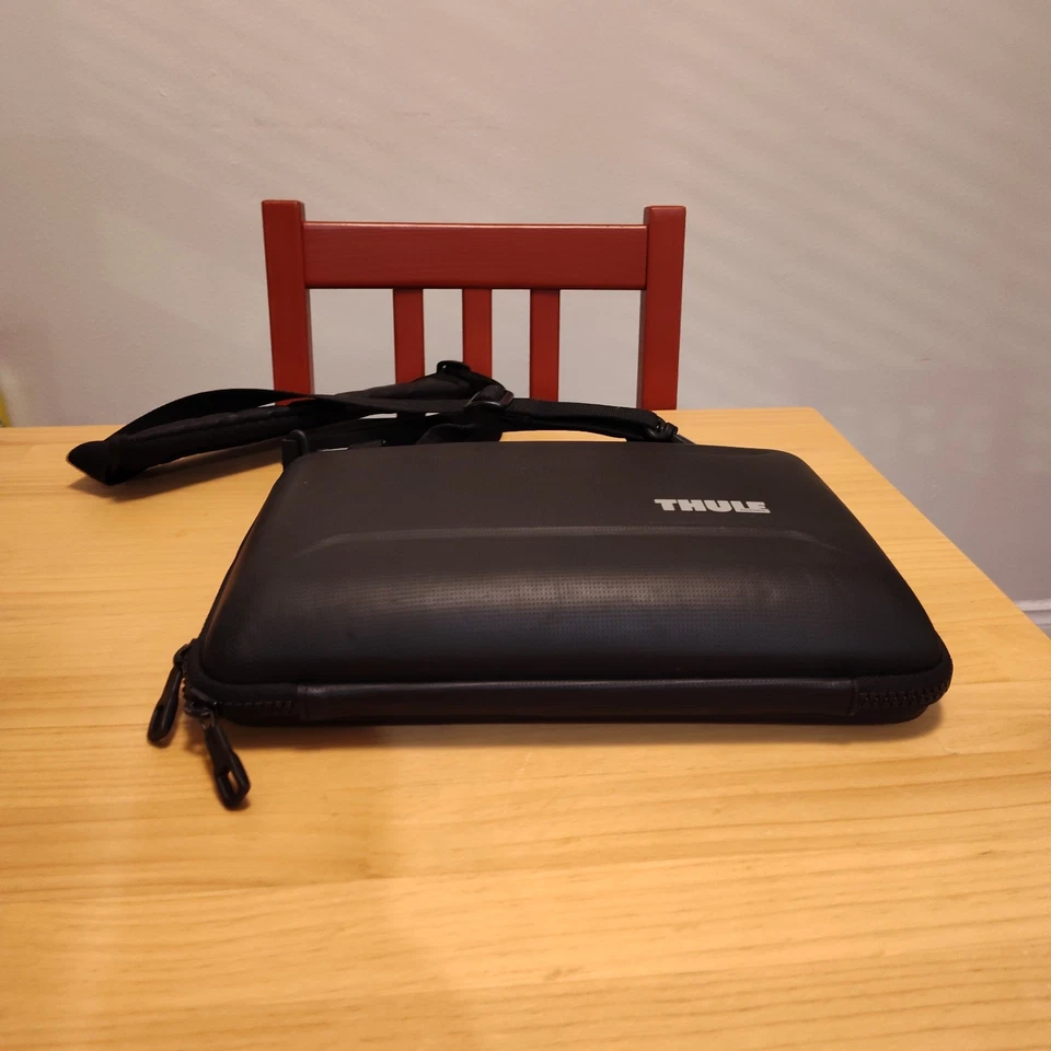 Maletín Thule Gauntlet 4 accesorios para MacBook Pro de 13 pulgadas Foto 4 de 4