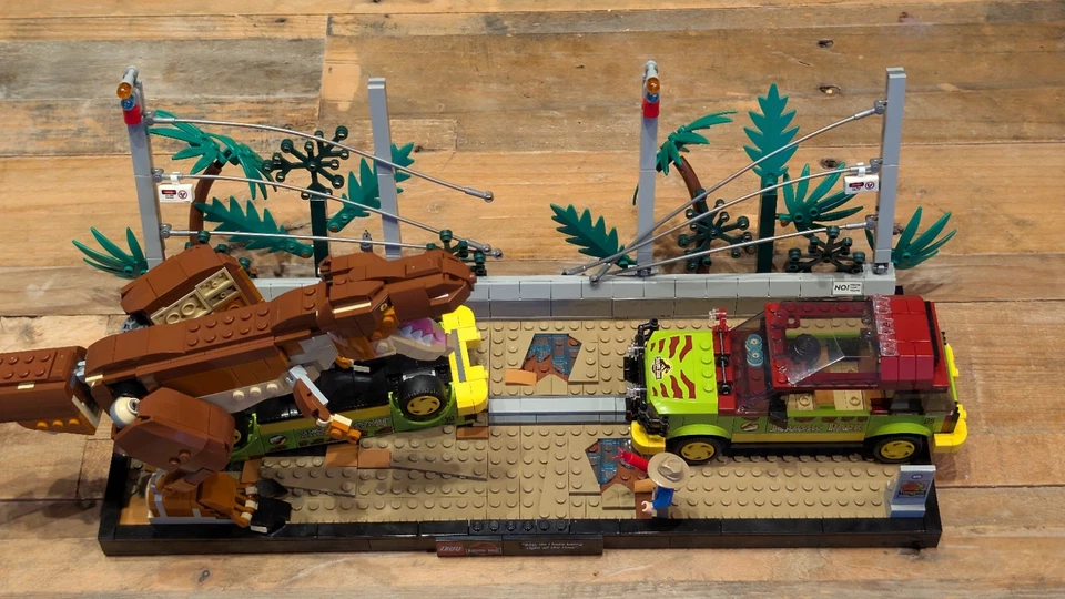 LEGO Jurassic Park T-Rex Breakout Set 76956 Fully Complete with manual - Image 4 of 4