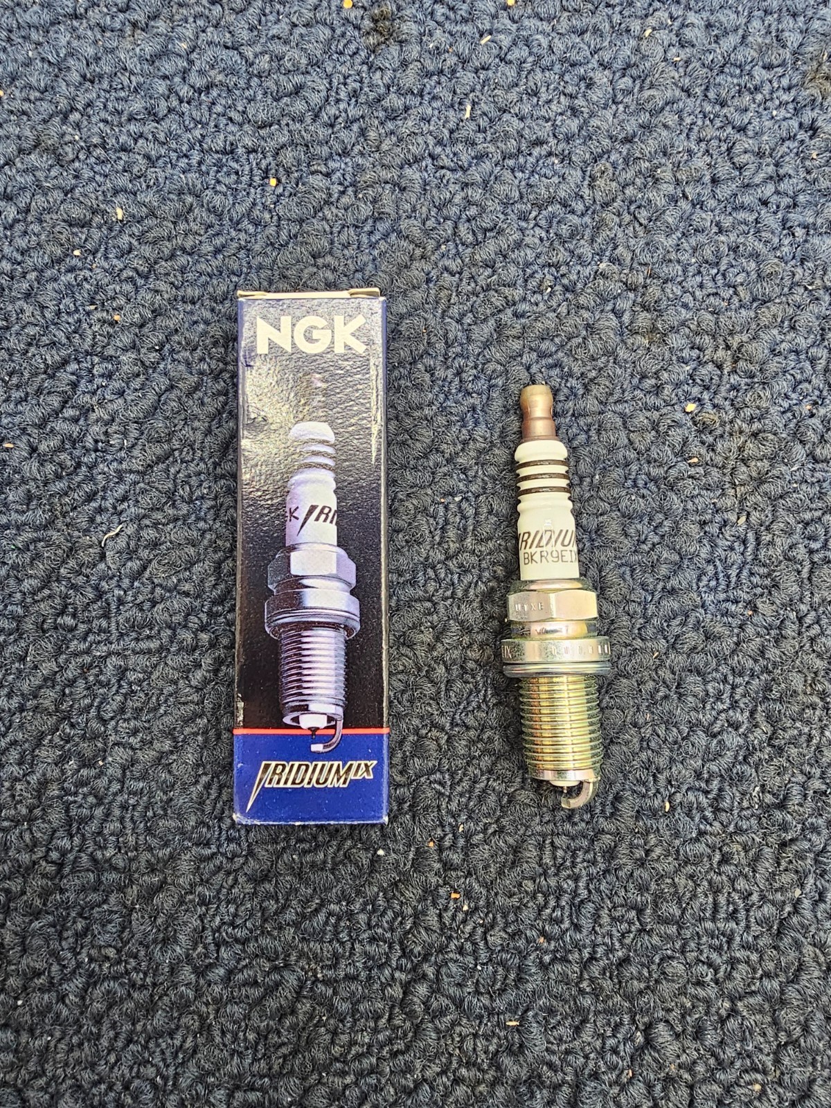 QTY 2 NGK 2669 BKR9EIX: Iridium IX Spark Plugs For Q27PR-ZU K29AZ K27PR-ZU qu