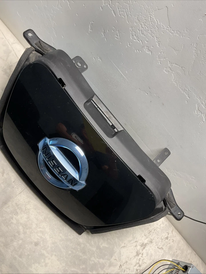 Nissan Leaf 2011-2012 puerto de carga central cubierta capó tapa montaje negro Foto 2 de 4