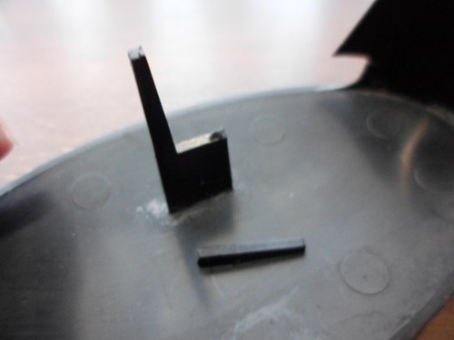 Range Rover Classic - Emblema de parrilla delantera **PIN ROTO** - Imagen 6 de 6