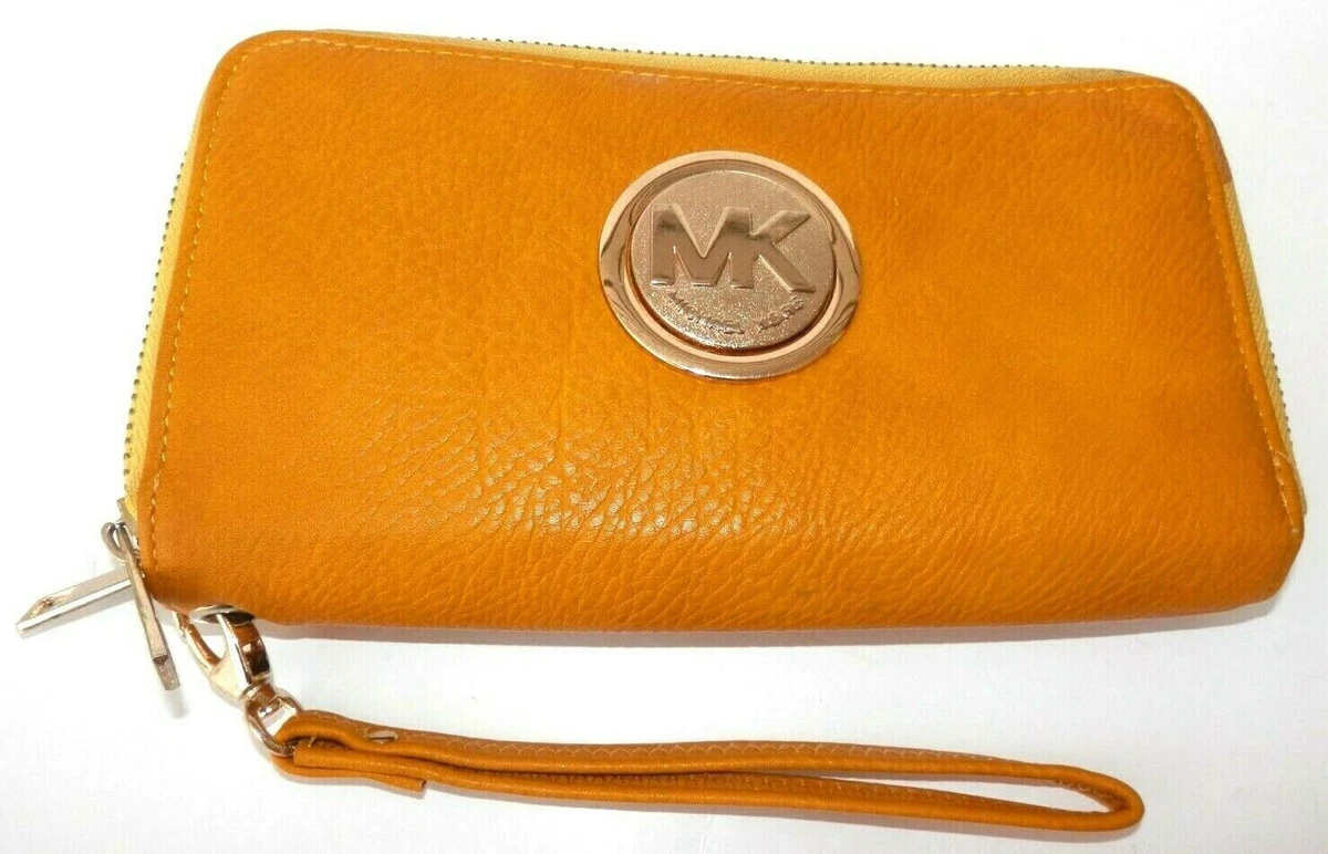 Wristlet with best sale cell phone pocket