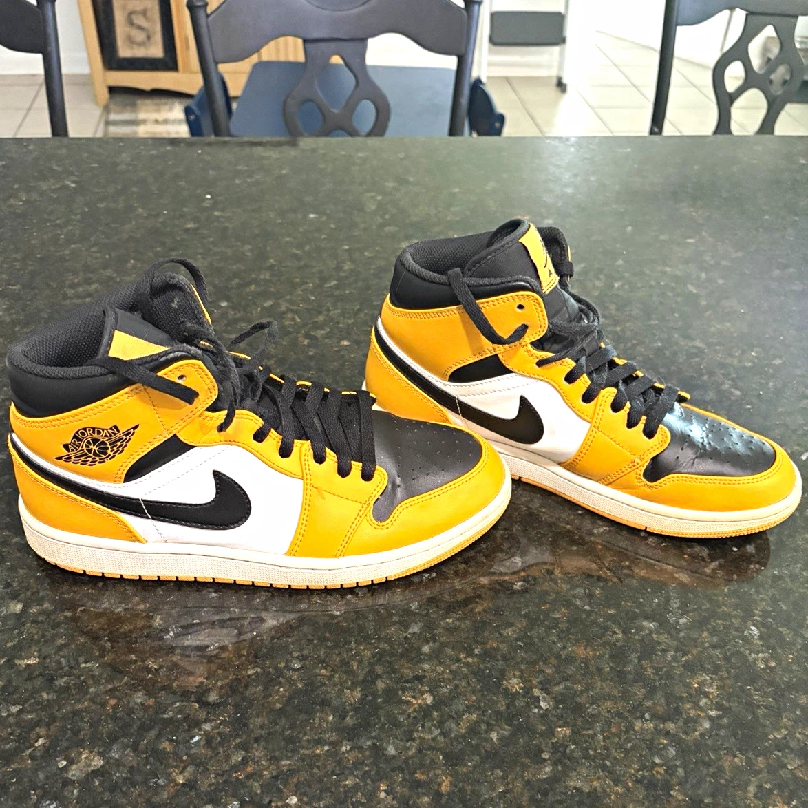 Preços baixos em Jordan 1 Retro High OG Yellow Toe | eBay