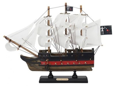Wooden Blackbeards Queen Annes Revenge White Sails Limited Model Pirate Ship 12''