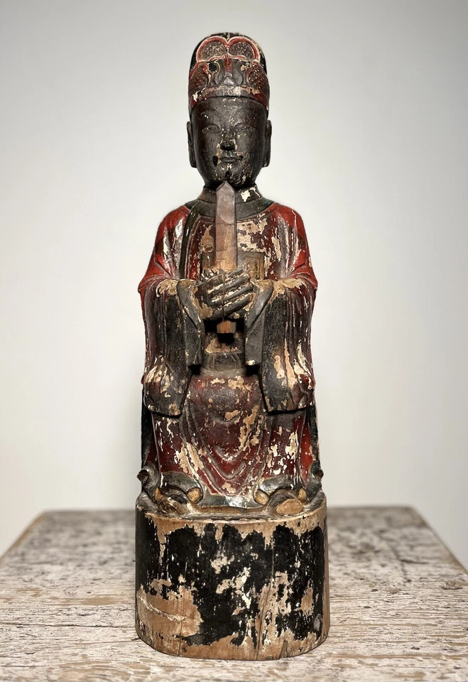 ¡Bien tamaño! Antigua estatua de una deidad taoísta. Dinastía Qing. Siglo XIX. 17” de alto. Foto 2 de 4