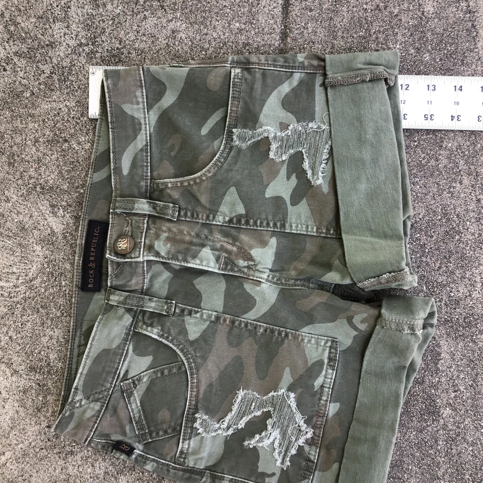Оливковые зеленые камуфляжные шорты Rock & Republic 28 Distress - Изображение 4 из 4