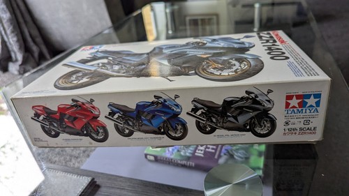 Tamiya 1/12 Kawasaki ZZR 1400 - 14111 - Picture 2 of 9