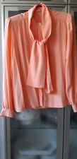 camicia in seta pura, morbida color salmone con foulard. Come nuova.