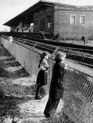 Berlin, S Bahn station Koellnische Heide, children standing at- 1953 Old Photo