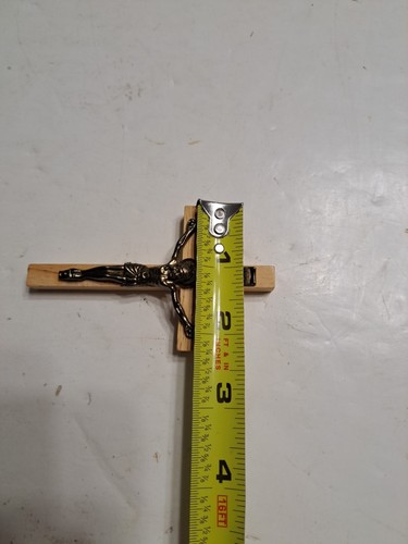 PEQUEÑA CRUZ DE MADERA / Crucifijo de Jesús Dorado Colgante de Pared - Imagen 10 de 10