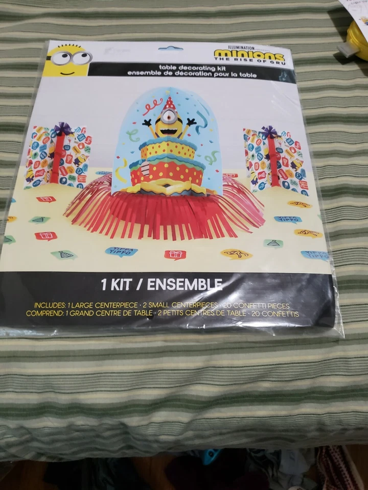 KIT DECORACIÓN MESA MINIONS Y DIADEMA ILUMINADA  Foto 3 de 4