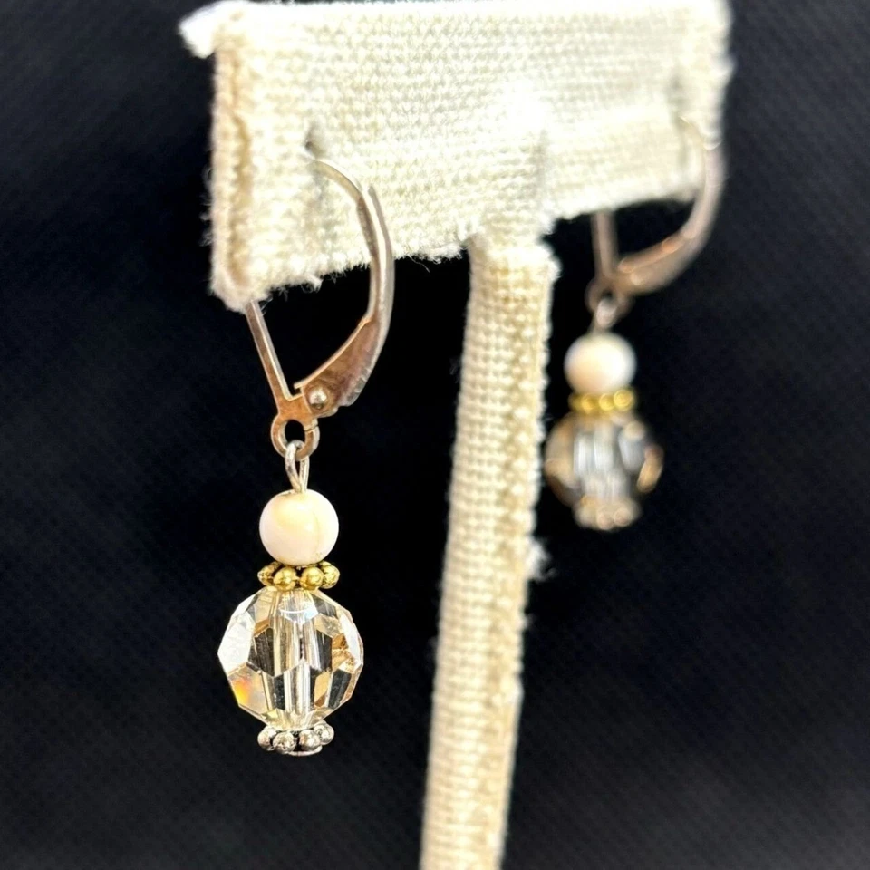 Серьги-рычаги из стерлингового серебра 925 пробы с белыми кораллами и хрустальными бусинами размер 1,25 дюйма - Изображение 3 из 4