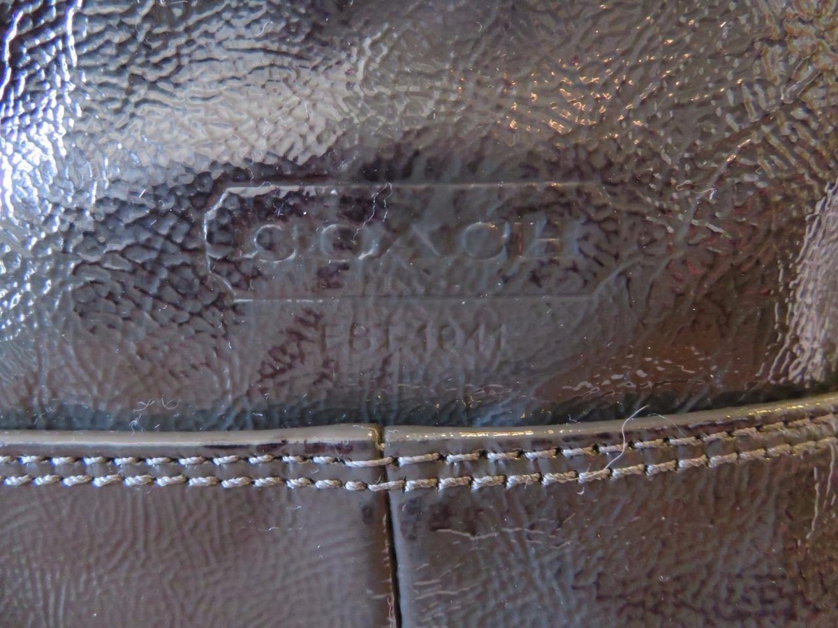 WOMENS COACH DARK GRAY PATENT LEATHER SHOULDER BAG W/ZIP CLOSURE