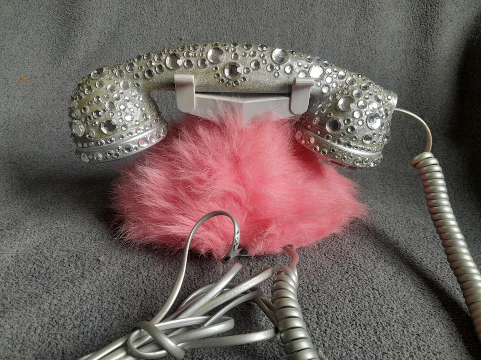 Vintage Emerson PL1000FR Pink Fur Rhinestone Corded Princess Phone Furry Works - Image 4 of 4