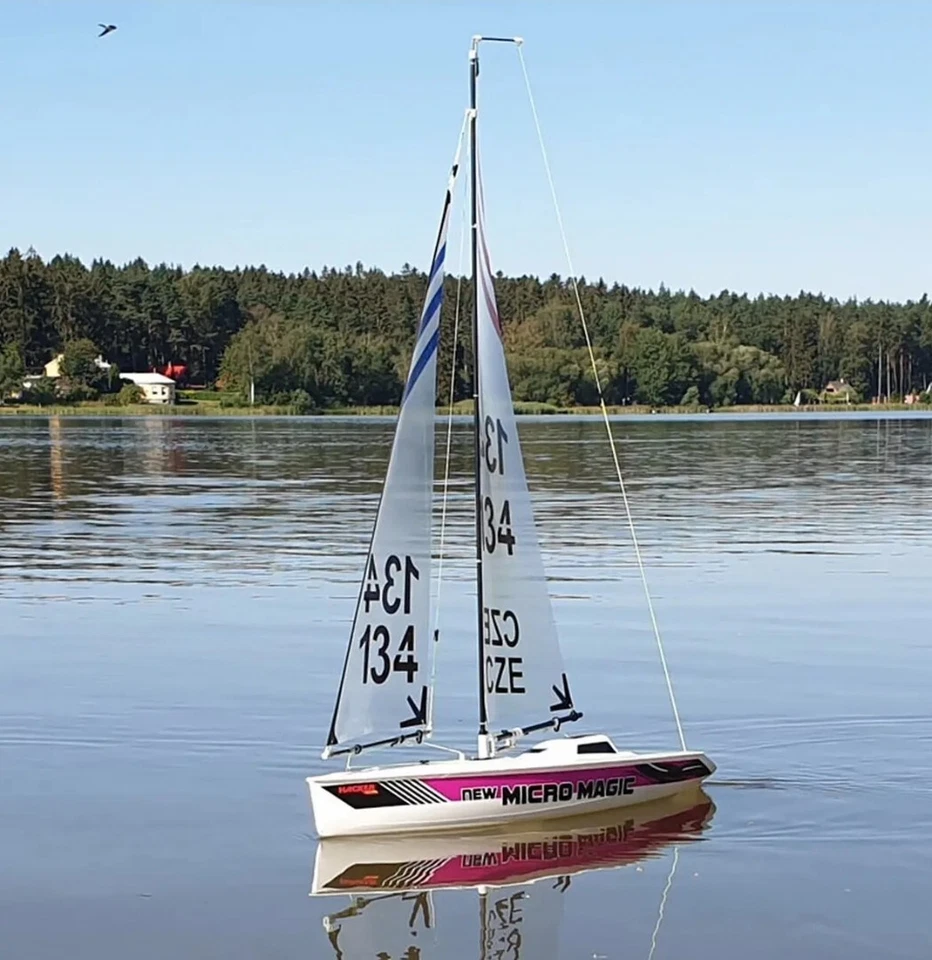 Hacker Models 21" nMM Micro Magic Sailboat Race Yacht "ARTR" (None assemblied) - Image 4 of 4