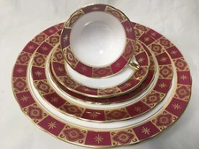 (20 Pieces) Aynsley Burgundy & Gold (Four) 5-PIECE PLACE SETTINGS #126