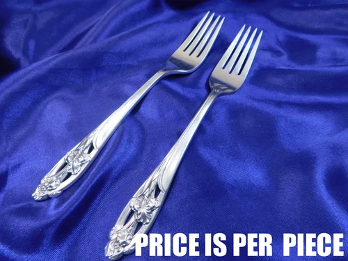 INTERNATIONAL SILVER IRIS STERLING SILVER PLACE FORK - VERY GOOD CONDITION