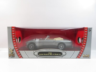 1:18 Road Signature YatMing Aston Martin DB2-4 MK II silber B61 