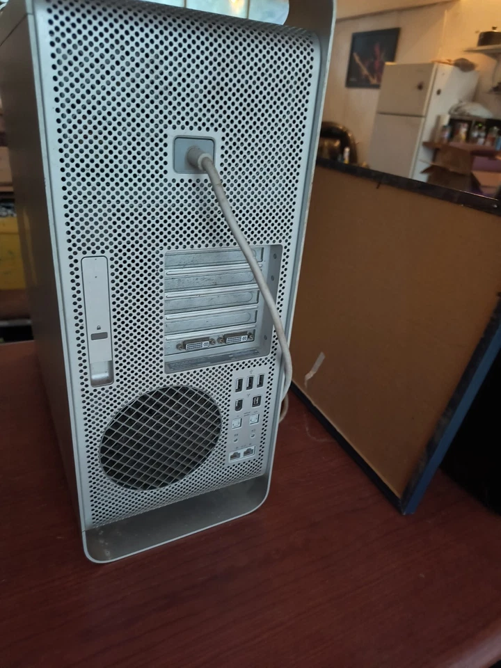 Apple Mac Pro 1,1 (2006) A1186 2x Intel Xeon Dual Core 3.0 GHz Untested - Image 2 of 4