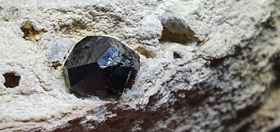  57g Granat Spessartin a. rosa Rhyolith Top Mineral Ely White Pine Co., Nev USA