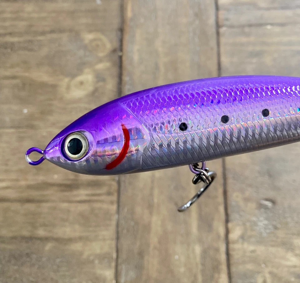 Sardina Púrpura 5 3/4 Stickbait Flotante - Atún, GT, DORADO KING PEZ COLA AMARILLA Foto 2 de 4