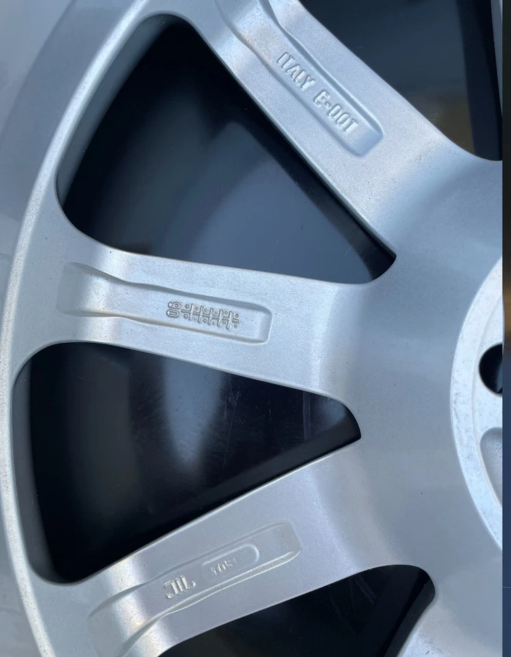 Aston Martin DB9 Speedline wheel front, aluminium 10-spoke, silver powder coated - Image 4 of 4