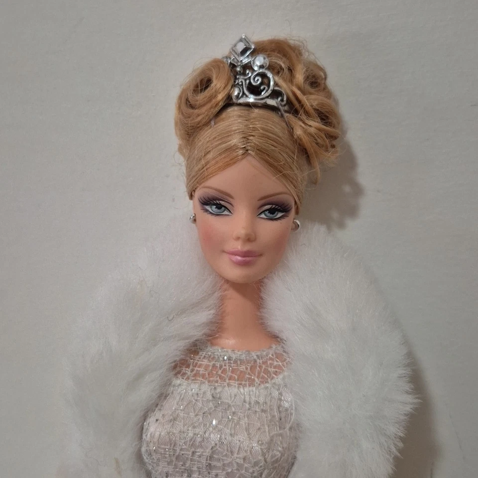 "HOLIDAY VISIONS DOLL WINTER FANTASY COLLECTION" BARBIE 2003 Barbie Doll Mattel - image 2 of 4
