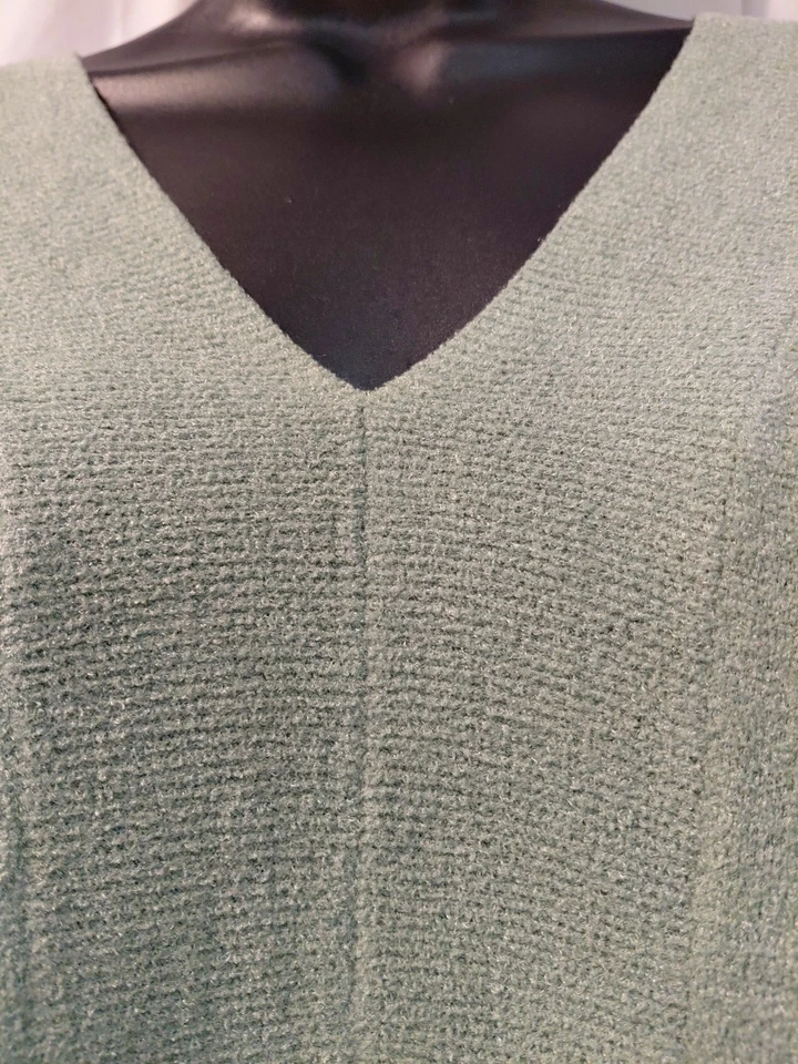 Barefoot Dreams Cozy Chic Lite V Neck Pullover Sweater Size Medium Green Lounge - Image 3 of 4