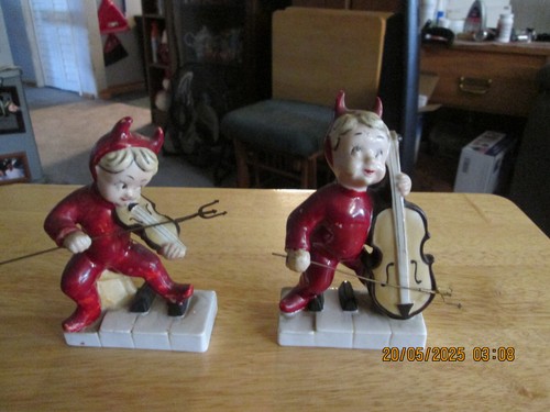 Vintage Two Large Red Devils With Instraments - Bild 1 von 14